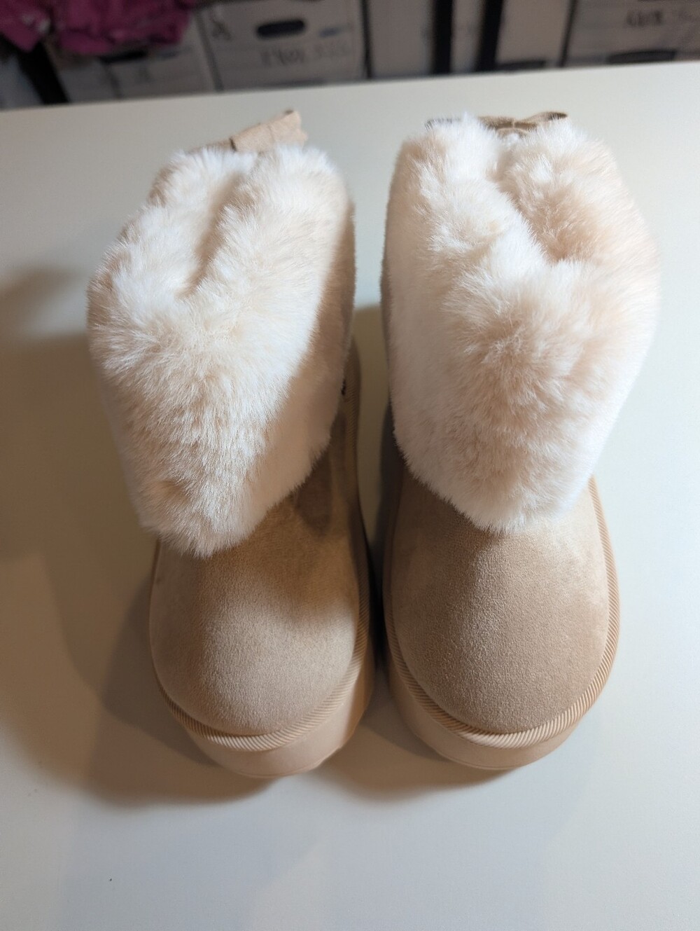 Rock Dove Women’s Tan Faux-Fursize 6 Winter Slipper Booties